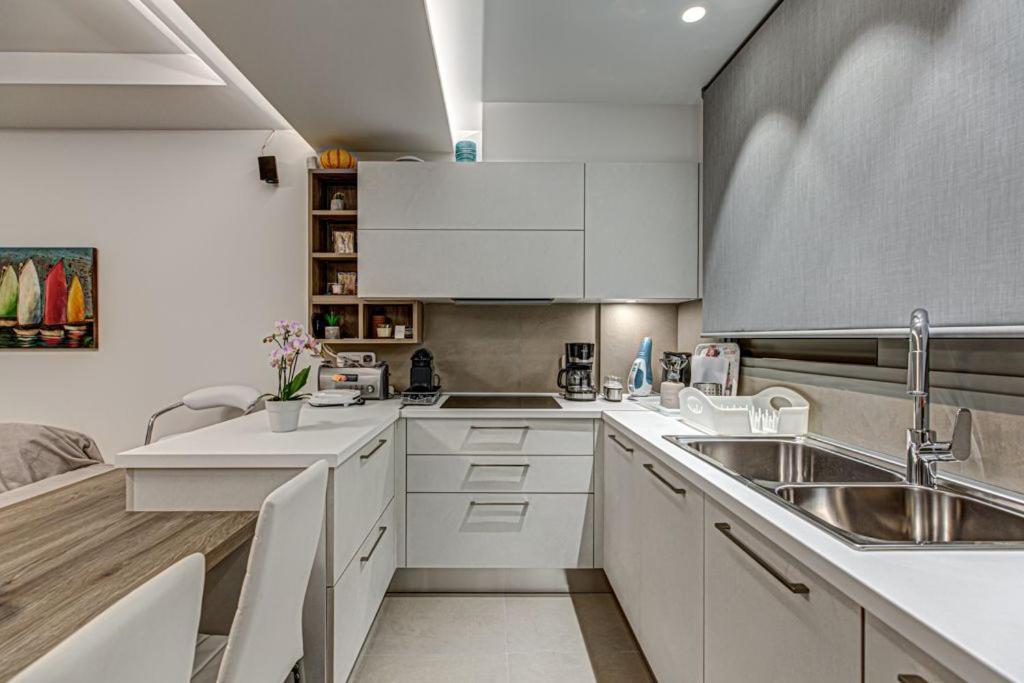 Deluxe & Modern Apartment In Athens Exterior photo